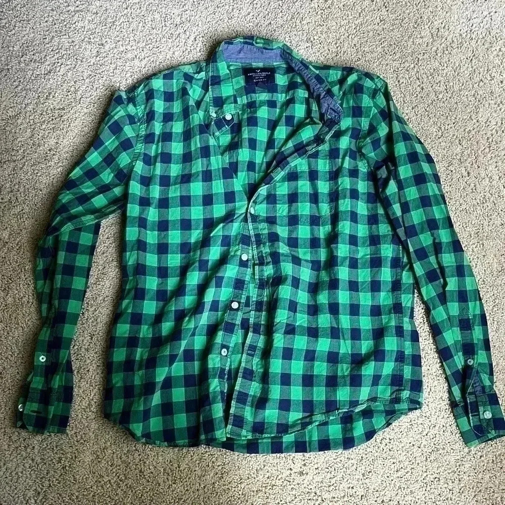 AE Outfitters Classic Fit Button Down Shirt size M
